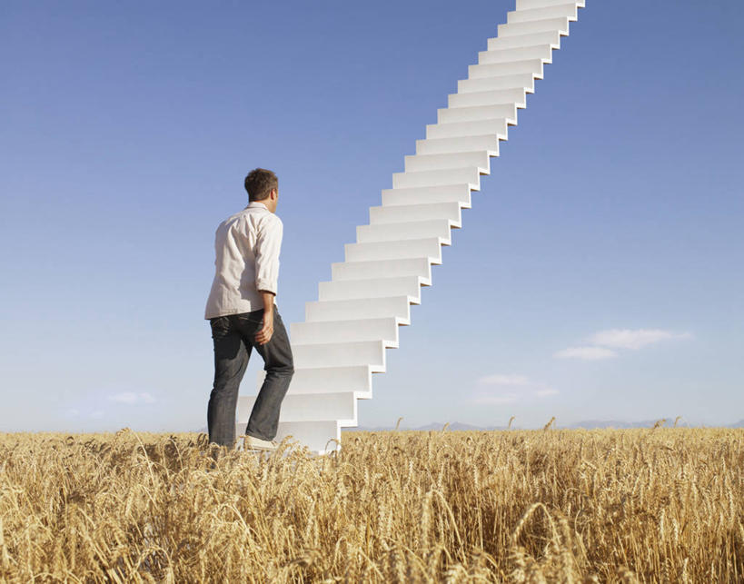 西方人,成年人,中年人,一个人,农场,攀登,横图,室外,白天,留白,成功,农业,小麦,美景,日光,欧洲,南非,欧洲人,仅一个男性,仅一个人,仅一个中年男性,地形,景观,田地,休闲装,背面,蓝色,天空,自然,职业,景色,摄影,上升,环境,自然风光,渴望,晋升,预测,进展,男人,男性,中年男性,白种人,彩图,机遇