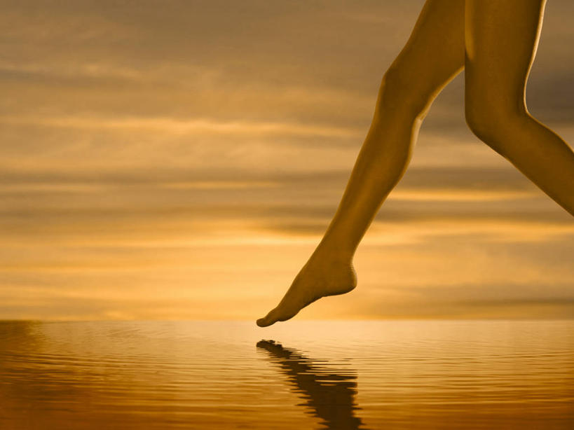 西方人,成年人,一个人,跳,横图,室外,留白,度假,自由,海洋,美景,日落,英国,欧洲,欧洲人,仅一个年轻女性,仅一个女性,仅一个人,景观,首都,半空,自然,赤脚,景色,活力,摄影,踏步,宁静,享乐,自然风光,纯净,无忧无虑,蹦,年轻女性,女人,女性,白种人,年轻人,休闲活动,彩图,旅行