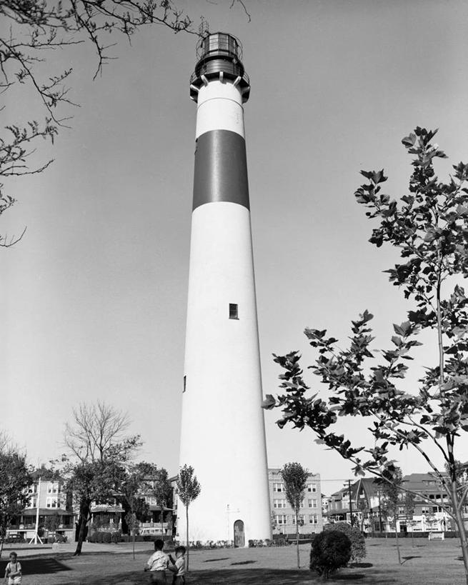 博物馆,竖图,黑白,室外,白天,仰视,道路,建筑,美国,信息,灯塔,交通,方向,摄影,引导,指引,新泽西,大西洋城,航标,低角度拍摄,旅行,导航