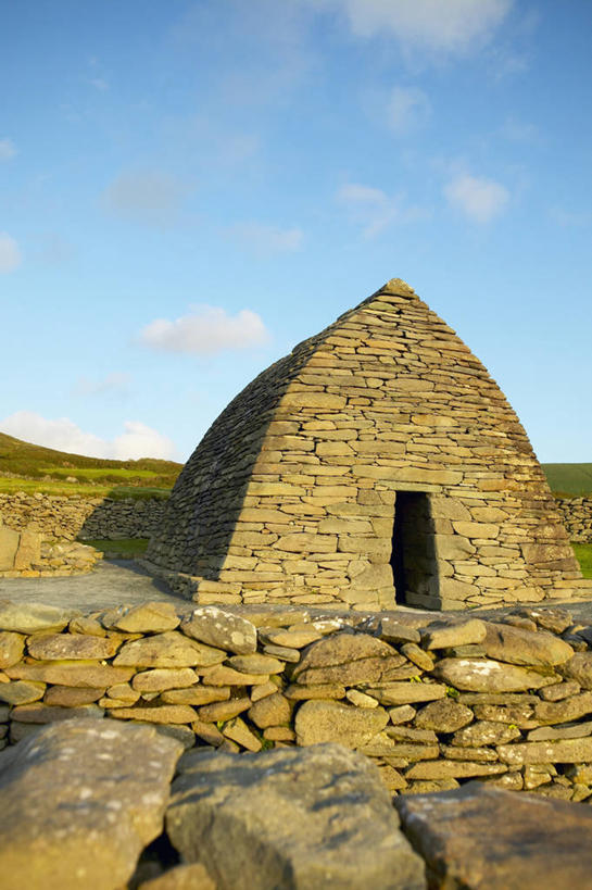 无人,教堂,竖图,室外,白天,旅游,度假,美景,建筑,爱尔兰,欧洲,景观,云,围墙,历史,娱乐,石墙,废墟,天空,自然,地标建筑,享受,休闲,景色,放松,摄影,宗教,考古学,基督教,西欧,自然风光,芒斯特省,爱尔兰共和国,丁格尔半岛,凯里郡,古代文明,芒斯特,彩图,大教堂,传统文化,爱尔兰文化