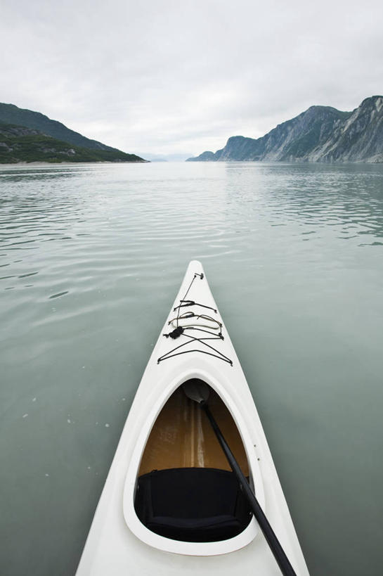 皮划艇,无人,竖图,室外,白天,旅游,度假,运动,海洋,美景,山,山脉,水,美国,波纹,景观,云,娱乐,风景,天空,自然,享受,休闲,景色,放松,摄影,宁静,国家公园,自然风光,冰河湾国家公园,岩石,彩图,皮船,郊野公园