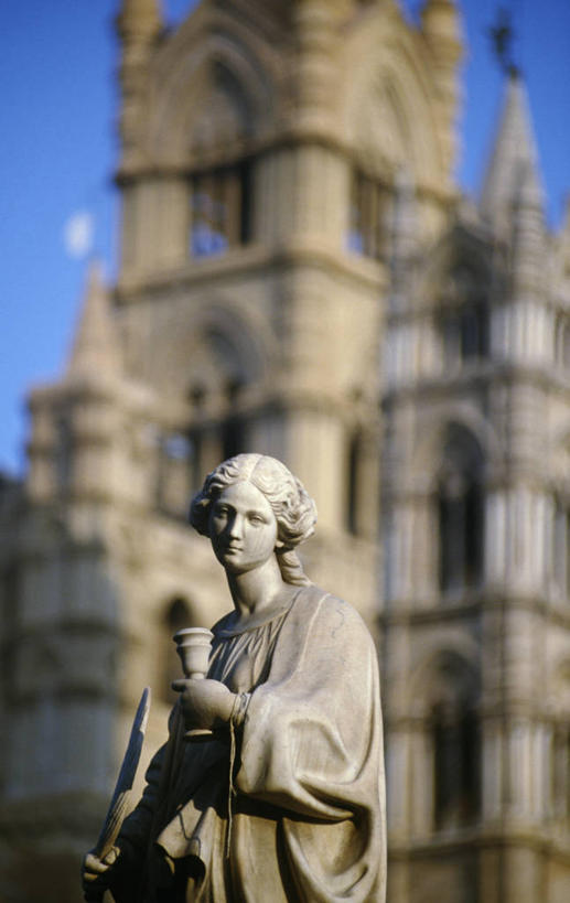 无人,教堂,竖图,室外,白天,建筑,雕塑,日光,意大利,欧洲,雕像,摄影,宗教,基督教,西西里,宗教建筑,地中海文化,意大利文化,欧洲文化,万里无云,巴勒莫,彩图,传统文化