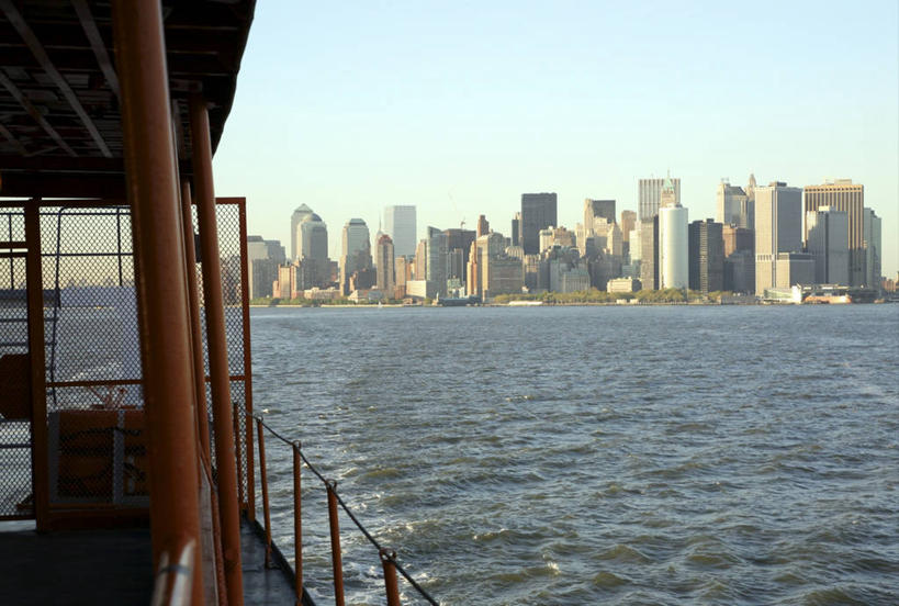 无人,横图,室外,白天,旅游,旅途,天际线,城市,建筑,摩天大楼,船,客轮,纽约,美国,曼哈顿,交通工具,运输,摄影,渡轮,客船,载具,纽约州,万里无云,纽约港,彩图,旅行,史坦顿岛渡轮