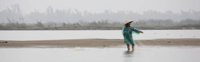 成年人,一个人,横图,全景,室外,白天,正面,河流,水,越南,亚洲,仅一个男性,职业,摄影,会安,彩图,钓鱼