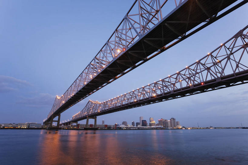 无人,横图,室外,河流,日落,水,城市,建筑,美国,反射,云,桥,联系,天空,黄昏,摄影,照亮,北美,路易斯安那州,密西西比河,悬臂桥,彩图