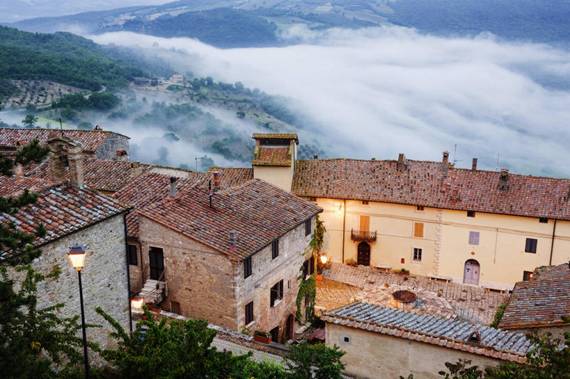 无人,横图,俯视,室外,日出,雾,建筑,意大利,房屋,屋顶,乡村,黎明,树,摄影,早晨,地中海文化,意大利文化,托斯卡纳区,维得斯卡,彩图,高角度拍摄