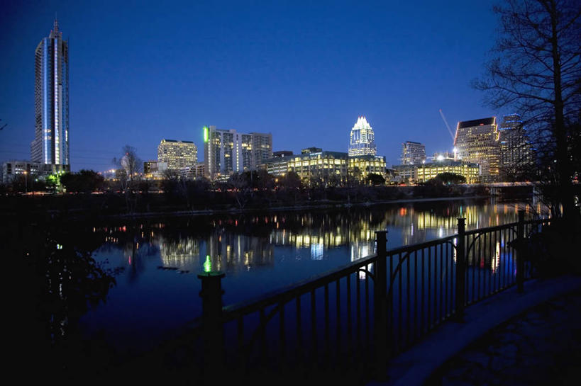 无人,栏杆,横图,室外,度假,美景,天际线,城市风光,城市,建筑,摩天大楼,美国,反射,景观,桥,娱乐,现代,树,黄昏,享受,休闲,景色,放松,摄影,宁静,照亮,德克萨斯,奥斯汀镇,死水,彩图,旅行