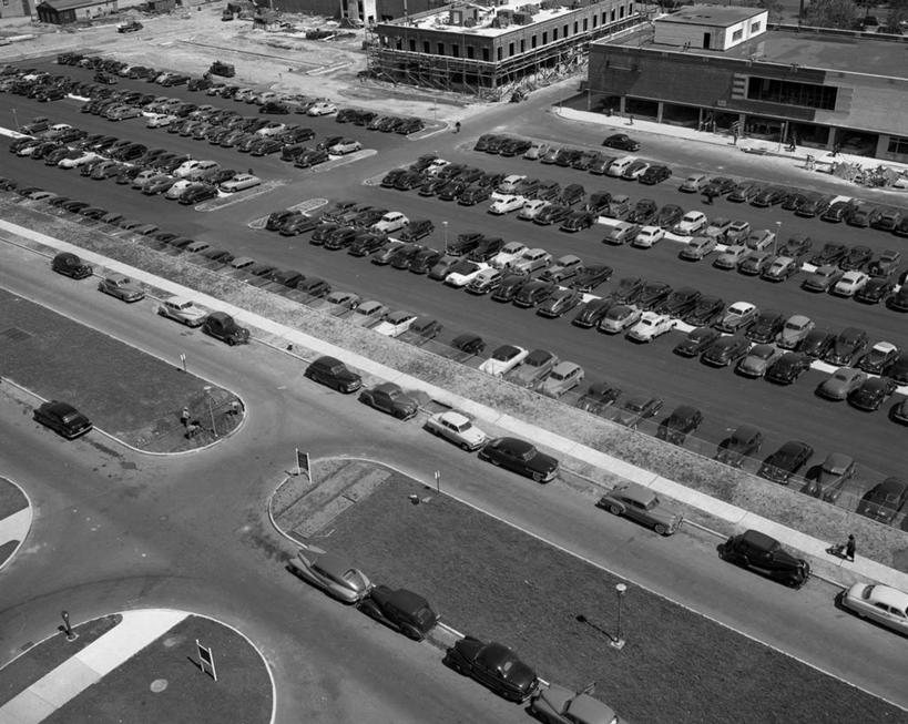 无人,停车场,横图,俯视,黑白,室外,白天,购物,建筑,街道,交通,古典,方向,运输,摄影,停止,暂停,停滞,超级市场,高角度拍摄