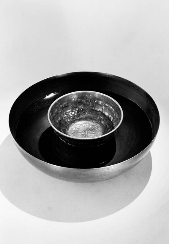 无人,竖图,俯视,黑白,留白,白色背景,静物,餐具,古典,两个,碗,摄影,秤,高角度拍摄,影棚拍摄