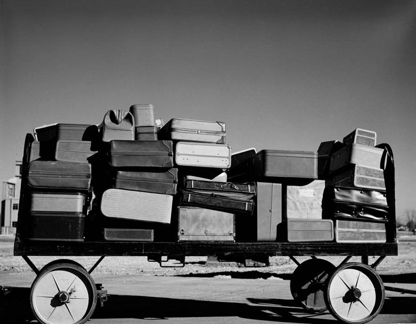 无人,横图,黑白,室外,白天,侧面,旅游,度假,旅途,美景,许多,堆叠,丰富,包,公文包,推车,景观,很多,古典,娱乐,自然,行李,享受,休闲,景色,放松,运输,摄影,行李车,自然风光,万里无云