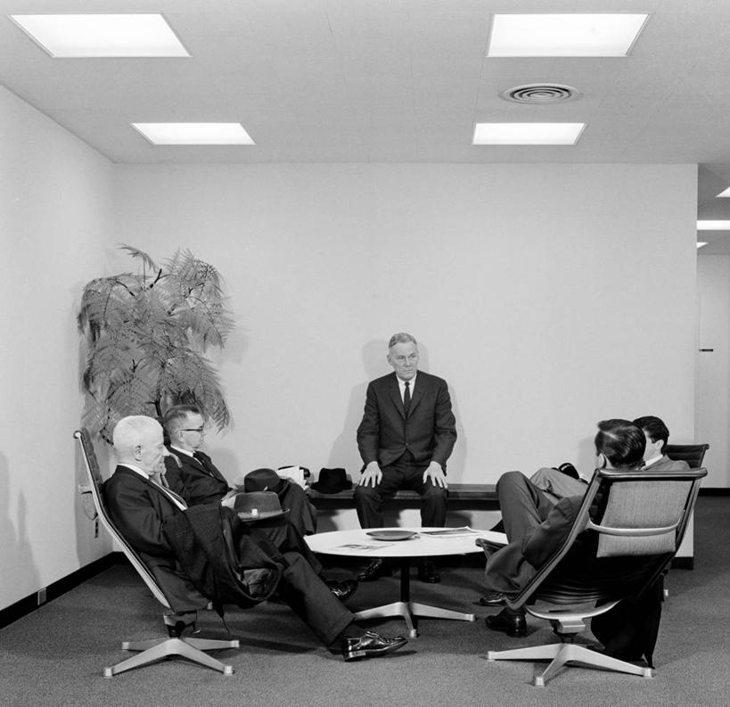 西方人,成年人,中年人,老年人,商务人士,商务男性,办公室,会议室,坐,横图,方图,黑白,室内,衬衫,商务,讨论,合作,团队,欧洲,纽约,美国,欧洲人,套装,正装,会议,木制,会议桌,古典,摄影,办公椅,领导,扶手椅,企业,公司,商务装,合伙,工薪阶层,想法,记者招待会,把握,老年男性,男人,男性,中年男性,白种人,白领,上班族,衬衣,掌控