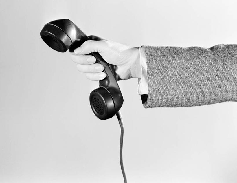 成年人,一个人,横图,竖图,黑白,特写,通讯,仅一个男性,联系,拿着,摄影,部分,袖口,茄克,听筒,座机,影棚拍摄