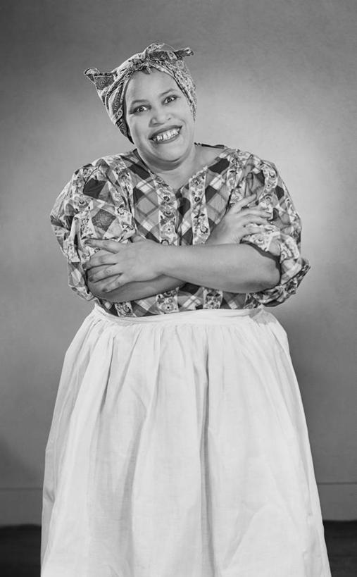 西方人,成年人,中年人,老年人,一个人,笑,微笑,露齿笑,竖图,黑白,正面,快乐,满意,幸福,欧洲,非洲,黑人,欧洲人,仅一个女性,仅一个人,头巾,头饰,发饰,仅一个中年女性,摄影,家庭妇女,享乐,肖像,女人,女性,中年女性,非洲人,影棚拍摄