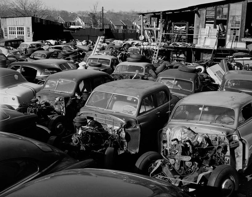 无人,横图,黑白,室外,白天,汽车,一排,整齐,生锈,金属,古典,排列,摄影,腐蚀,侵蚀,队列,老爷车,汽车部件,腐化,锈迹斑斑,废旧汽车场
