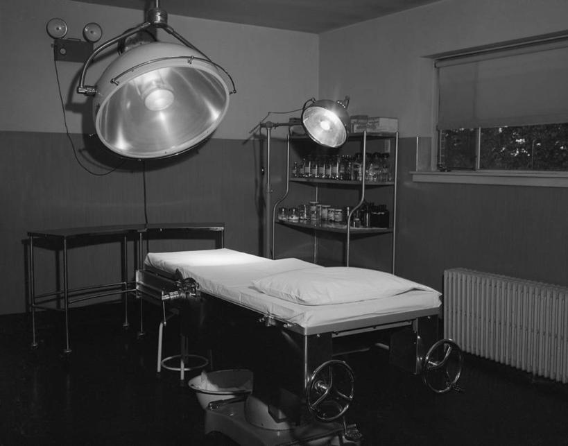 无人,医院,横图,黑白,室内,美国,床上用品,架子,灯,枕头,摄影,手术室,手术灯,手术台,马萨诸塞,手术器械