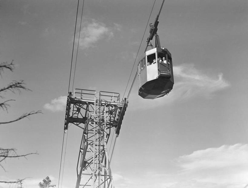 无人,横图,黑白,室外,白天,仰视,旅游,美国,云,缆车,交通工具,运输,摄影,北美,北美洲,美洲,索道,新罕布什尔州,北亚美利加洲,亚美利加洲,新罕布什尔,新罕布夏州,花岗岩州,花冈岩之州,滑雪之州,新英格兰,白山山脉,缆索铁路,纽英仑,低角度拍摄,旅行,美利坚合众国