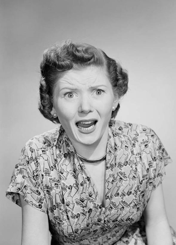 西方人,成年人,中年人,一个人,竖图,黑白,正面,欧洲,欧洲人,仅一个女性,仅一个人,生气,扭曲,休闲装,打开,仅一个中年女性,放松,愤怒,摄影,恼怒,悲伤,愤慨,伤心,开启,恐怖,难过,怒气,气愤,发怒,怒火,肖像,情绪,脾气,忿怒,怨恨,强烈,挫败,悲哀,哀痛,悲戚,悲痛,气忿,愤恨,肝火,激动,女人,女性,中年女性,白种人,半身,影棚拍摄,态度