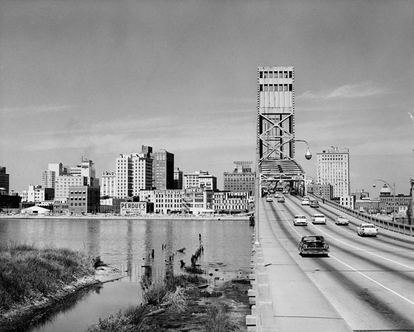 无人,横图,黑白,室外,白天,度假,河流,美景,水,天际线,城市风光,城市,建筑,路,路灯,摩天大楼,汽车,美国,路标,景观,云,桥,分界线,交通,古典,联系,娱乐,车,背面,交通工具,享受,休闲,景色,放松,运输,摄影,北美,北美洲,载具,美洲,市区,佛罗里达,佛罗里达州,佛州,阳光州,北亚美利加洲,亚美利加洲,悬臂桥,旅行,美利坚合众国,圣约翰河