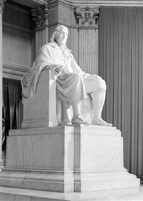 无人,科学家,竖图,黑白,室内,白天,雕塑,美国,艺术,装饰,标志,雕刻,雕像,符号,大理石,古典,历史,标识,工艺品,摄影,纪念,留念,美术,权威,领导,科研人员,主题,研究者,怀念,陈列,富兰克林,本杰明.富兰克林,美国文化,科学研究者,宾夕法尼亚,功能,美学,哲学家,政治家,性别符号,发明家,美国总统,外交家,把握,科学工作者,男性符号,掌控