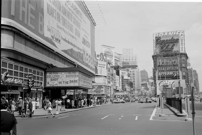 横图,黑白,室外,白天,城市,道路,街道,路,公路,纽约,美国,交通,许多人,布告栏,一群人,摄影,英文字母,曼哈顿时代广场,马路