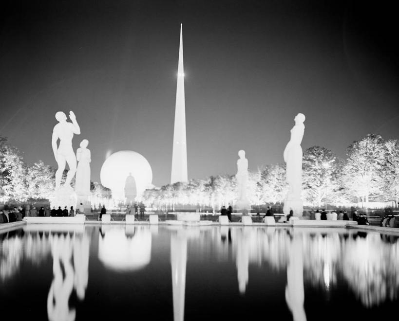 无人,横图,黑白,室外,夜晚,侧面,雕塑,纽约,美国,反射,雕像,池塘,摄影,宁静,光滑,照亮,反差,细腻,平滑