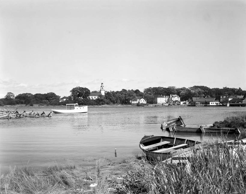 划艇,无人,横图,黑白,室外,白天,留白,建筑,船,芦苇,美国,房屋,城镇,海湾,渔船,运输,摄影,缅因州,万里无云