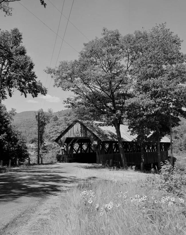 无人,竖图,黑白,室外,白天,草地,美景,建筑,美国,木制,屋顶,景观,桥,野花,联系,树,自然,景色,摄影,自然风光,缅因州,廊桥