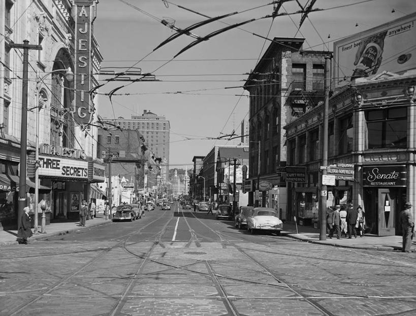 横图,黑白,室外,白天,街道,路,铁路,汽车,美国,轨道,交通,铁轨,古典,历史,车厢,运输,摄影,英文字母,罗得岛,普罗维登斯