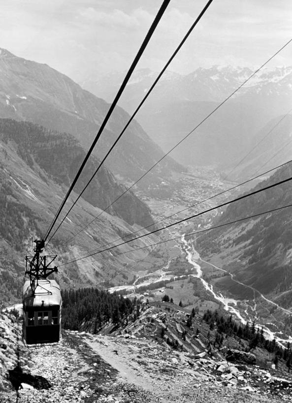 无人,竖图,黑白,室外,白天,旅游,山脉,意大利,地形,山谷,半空,缆车,风景,交通工具,运输,摄影,宁静,索道,意大利文化,缆索铁路,旅行