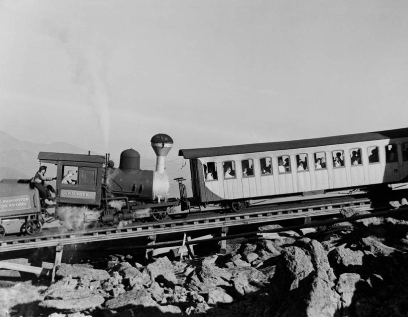 无人,横图,黑白,室外,白天,留白,侧面,旅游,度假,旅途,美景,山,路,铁路,玩具,美国,乘客,蒸汽,标志,符号,地形,景观,轨道,交通,铁轨,古典,联系,历史,娱乐,标识,自然,模型,享受,休闲,景色,放松,运输,摄影,北美,北美洲,自然风光,美洲,新罕布什尔州,北亚美利加洲,亚美利加洲,新罕布什尔,新罕布夏州,花岗岩州,花冈岩之州,滑雪之州,性别符号,新英格兰,纽英仑,蒸汽机车,岩石,旅行,华盛顿山,美利坚合众国,男性符号,阿巴拉契亚