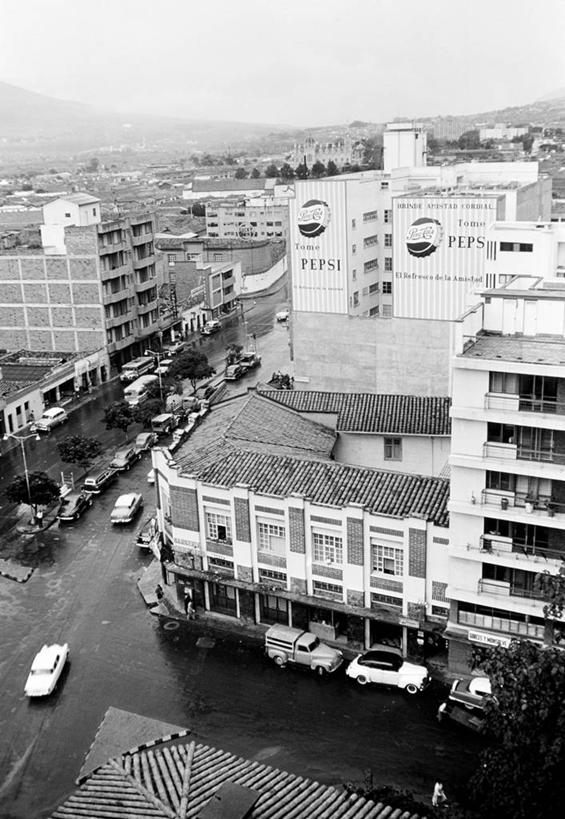 竖图,俯视,黑白,室外,白天,度假,美景,城市风光,城市,建筑,美国,哥伦比亚,景观,娱乐,享受,休闲,景色,放松,摄影,麦德林,高角度拍摄