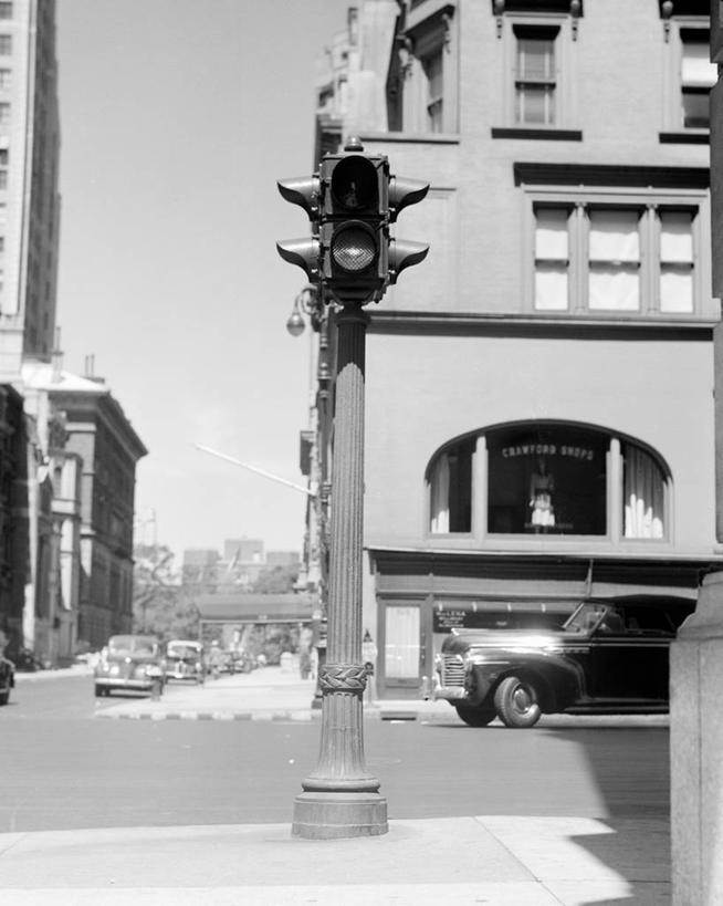 无人,竖图,黑白,室外,白天,窗户,城市,街道,汽车,美国,红绿灯,角落,古典,运输,摄影