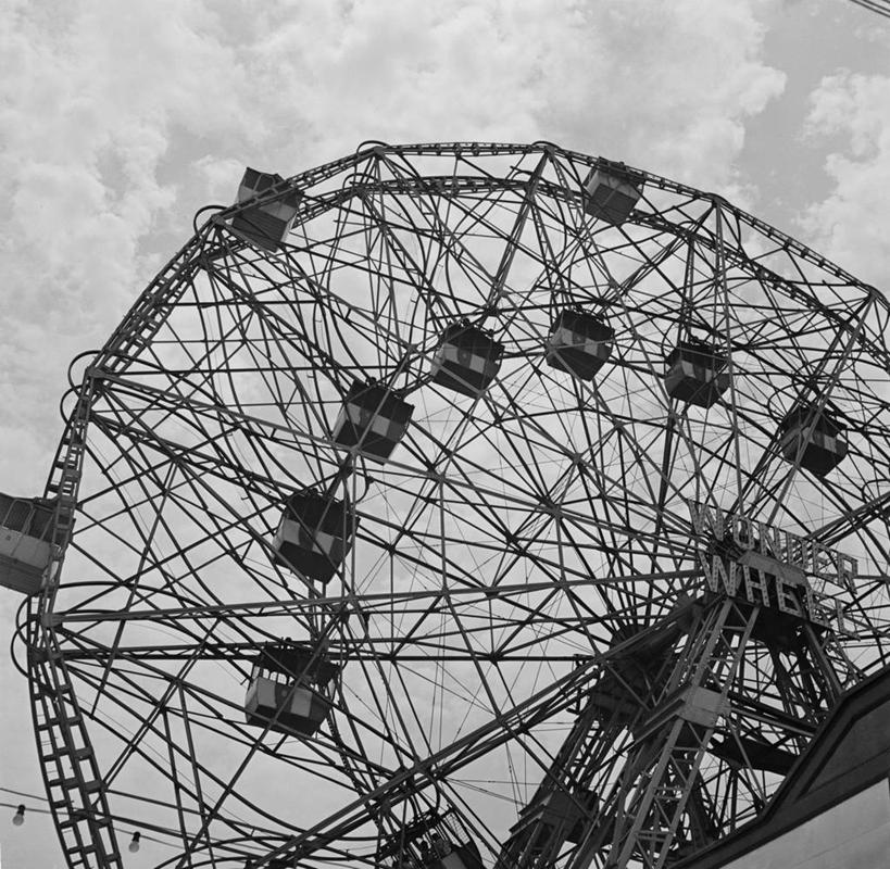 游乐园,横图,黑白,室外,白天,仰视,美国,金属,圆形,云,古典,天空,摄影,几何形状,休闲活动,低角度拍摄