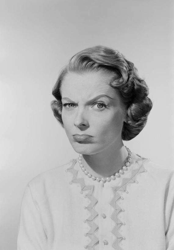 西方人,成年人,脸,头,脸颊,一个人,竖图,黑白,白色背景,欧洲,欧洲人,仅一个年轻女性,仅一个女性,仅一个人,生气,扭曲,肩膀,撅嘴,愤怒,摄影,恼怒,悲伤,疑惑,愤慨,伤心,难过,怒气,气愤,发怒,怒火,肖像,情绪,脾气,质疑,忿怒,怨恨,强烈,悲哀,哀痛,悲戚,悲痛,猜忌,猜疑,气忿,愤恨,肝火,激动,年轻女性,女人,女性,白种人,年轻人,头部,脸部,脸蛋,面部,影棚拍摄,疑心,怀疑,态度