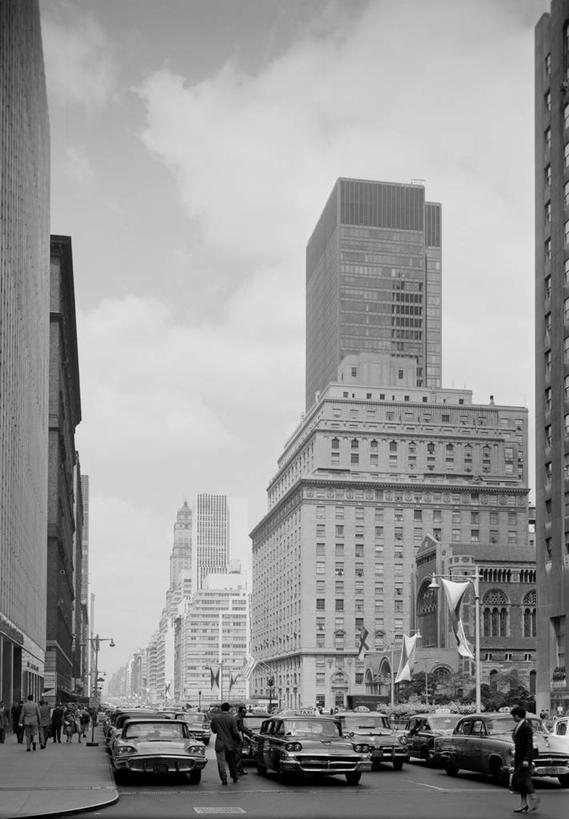 成年人,竖图,黑白,室外,白天,城市,道路,建筑,街道,路,摩天大楼,公路,汽车,纽约,美国,行人,交通,许多人,古典,一群人,运输,摄影,市区,纽约州,男人,女人,马路,公园大道