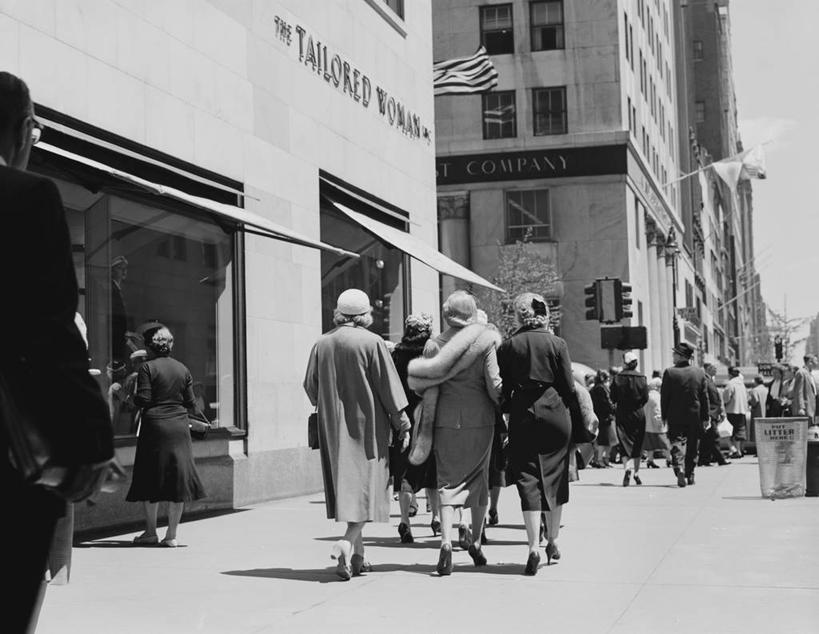 横图,黑白,室外,白天,购物,城市,道路,街道,路,公路,纽约,美国,行人,人行道,曼哈顿,交通,许多人,一群人,摄影,百货公司,马路,步行,57街