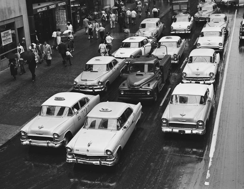 横图,俯视,黑白,室外,白天,雨,城市,道路,街道,路,公路,出租车,汽车,纽约,美国,一排,整齐,交通,排列,运输,摄影,队列,马路,高角度拍摄,公园大道,42街,交通堵塞