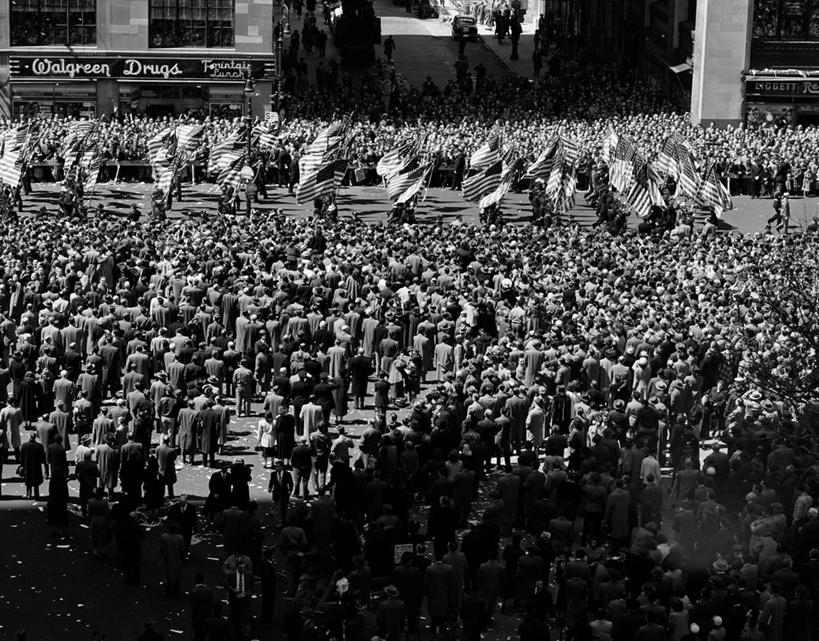 横图,俯视,黑白,室外,白天,侧面,旅游,度假,美景,街道,日光,纽约,美国,士兵,景观,历史,娱乐,自然,享受,休闲,景色,放松,美国国旗,摄影,宁静,自然风光,群众,军事阅兵,高角度拍摄,美国军事