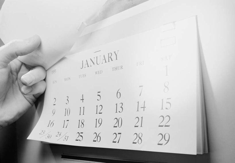 西方人,手,一个人,横图,黑白,室内,特写,白天,欧洲,美国,欧洲人,时间,数字,文字,墙,计时,拿着,一个,人体,摄影,单个,英文字母,部分,日期,白种人,日历,彩图,月