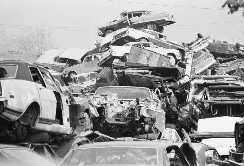 无人,横图,黑白,室外,白天,汽车,美国,许多,堆叠,很多,破坏,破损,摄影,损坏,毁灭,失事,彩图,废旧汽车场