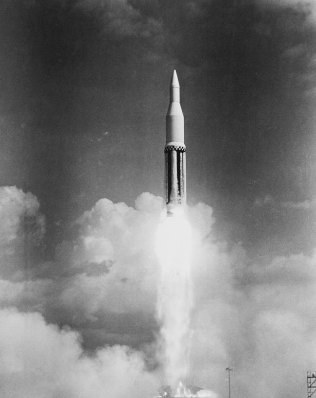 无人,竖图,黑白,室外,白天,成功,技术,火箭,科技,美国,起飞,研究,科学,太空船,火焰,云,半空,古典,热,历史,飞,烟,探索,运输,摄影,航天任务,空间探索