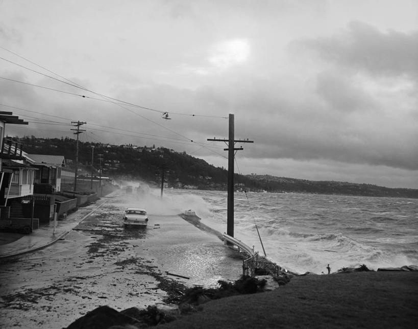 无人,横图,黑白,室外,白天,风,暴风雨,汽车,美国,湿,溅,房屋,地平线,海岸线,乌云,辽阔,地面,自然灾害,天气,古典,波浪,广阔,摄影,一望无际,延伸,西雅图,普吉特海湾,天地相交,无边无际,一马平川