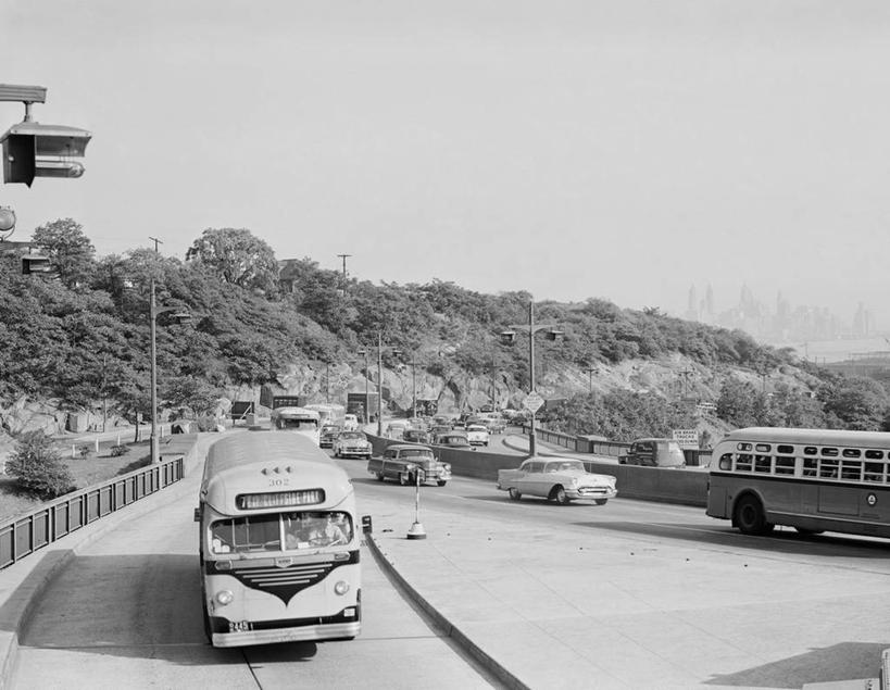 无人,横图,俯视,黑白,室外,白天,度假,美景,城市风光,城市,路,汽车,美国,景观,巴士,交通,古典,娱乐,树,享受,休闲,景色,放松,运输,摄影,林肯隧道,高角度拍摄