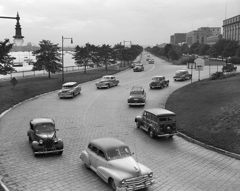 无人,横图,俯视,黑白,室外,白天,度假,旅途,美景,城市风光,城市,道路,路,公路,汽车,美国,弯曲,景观,交通,娱乐,享受,休闲,景色,放松,摄影,透视图,波士顿,马萨诸塞,查尔斯河,马路,高角度拍摄