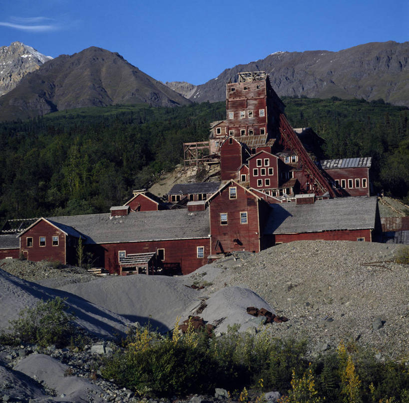无人,横图,方图,室外,白天,采矿业,山脉,建筑,美国,历史,风景,自然,工业,摄影,矿产,北美,北美洲,国家公园,矿物,美洲,阿拉斯加,阿拉斯加州,万里无云,北亚美利加洲,亚美利加洲,最后的边疆,午夜阳光之地,瓦尔迪兹,彩图,铜矿,美利坚合众国