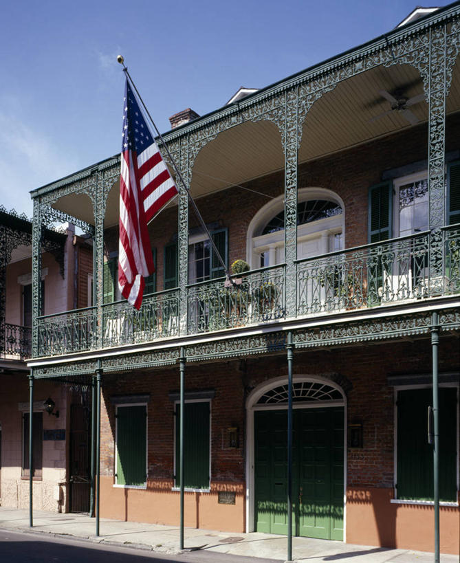 无人,栏杆,竖图,室外,白天,阳台,建筑,酒店,美国,美国国旗,摄影,铁艺,美国文化,路易斯安那州,彩图,旅行
