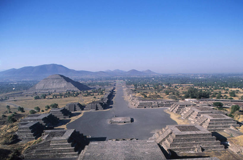 无人,横图,俯视,室外,白天,山脉,建筑,墨西哥,宏伟,历史,废墟,地标建筑,金字塔,摄影,宁静,考古学,拉丁美洲,万里无云,狄奥提瓦康,古代文明,彩图,高角度拍摄,拉美文明