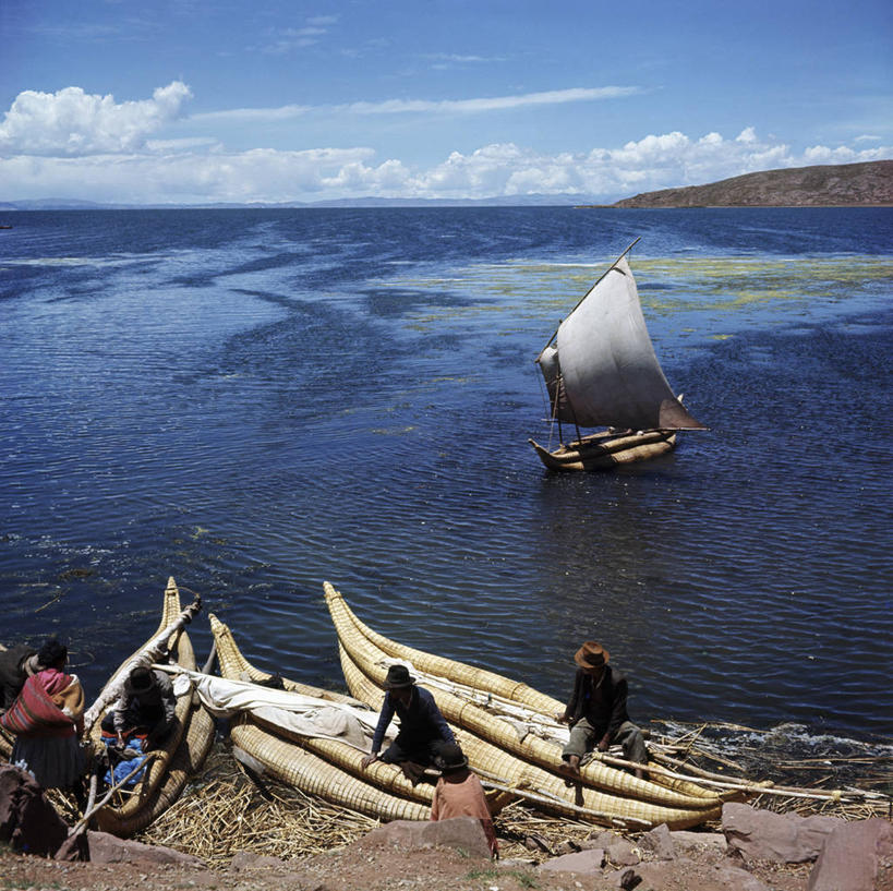 帆船,成年人,四个人,渔夫,横图,俯视,室外,白天,湖,船,玻利维亚,朦胧,模糊,岛,水平线,渔船,交通工具,运输,摄影,渔网,载具,的的喀喀湖,男人,彩图,高角度拍摄,钓鱼