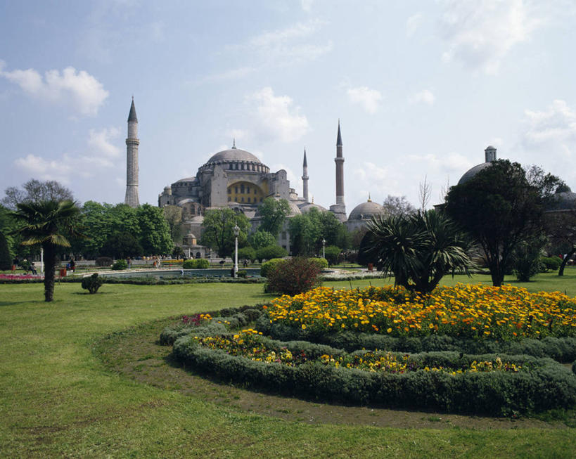 无人,横图,室外,白天,城市,建筑,欧洲,花坛,花,摄影,园林,尖塔,伊斯兰教,圆顶建筑,清真寺,土耳其文化,伊斯坦布尔,彩图,圣索菲亚大教堂