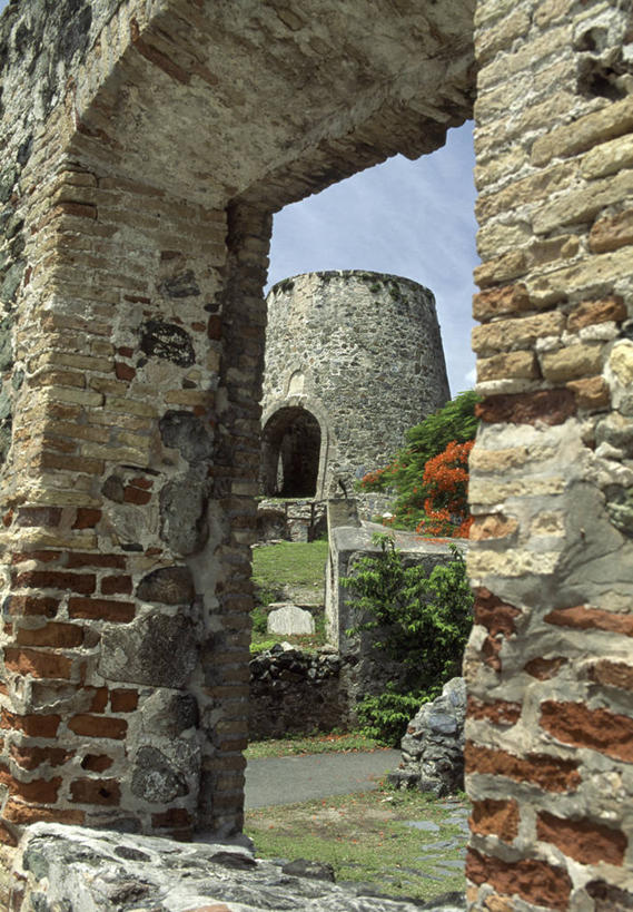 无人,竖图,室外,白天,建筑,加勒比海,砖墙,废墟,南美,摄影,南美洲,窗框,拉丁美洲,美洲,维京群岛,亚美利加洲,南亚美利加洲,处女群岛,维尔京群岛,彩图